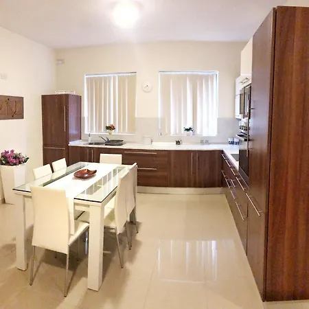 The Village 2 * Kirkop